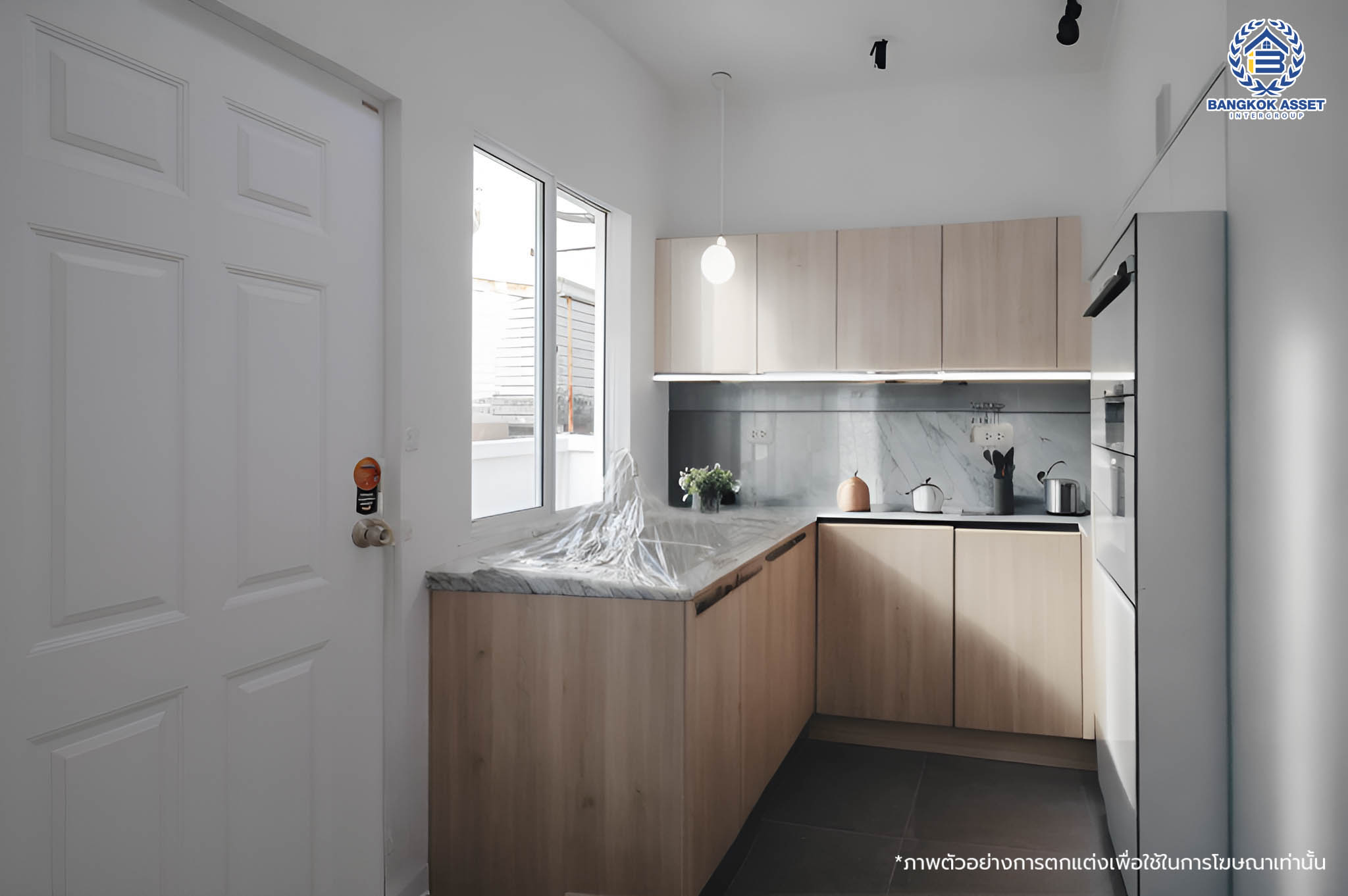 บ้านมือสองตกแต่งใหม่ โครงการ แลนซีโอคริป ปิ่นเกล้า-วงแหวนฯ เนื้อที่กว้าง 35.30 ตร.ว. ฟังก์ชัน 3 ห้องนอน 2 ห้องน้ำ 1 ที่จอดรถ บนทำเลเดินทางสะดวก เชื่อมต่อถนนกาญจนาภิเษก เข้า-ออกได้หลายเส้นทาง  ใกล้รถไฟฟ้าสายสีม่วง "สถานีสามแยกบางใหญ่" และจุดขึ้นทางด่วน "ศรีรัช"...